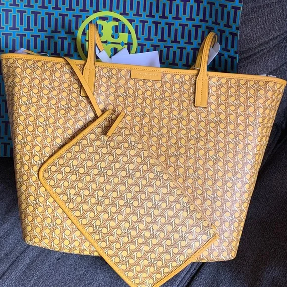 SOLD⛔️Authentic TORY BURCH LOGO coated canvas/leather zip top tote w wristlet - Picture 15 of 16